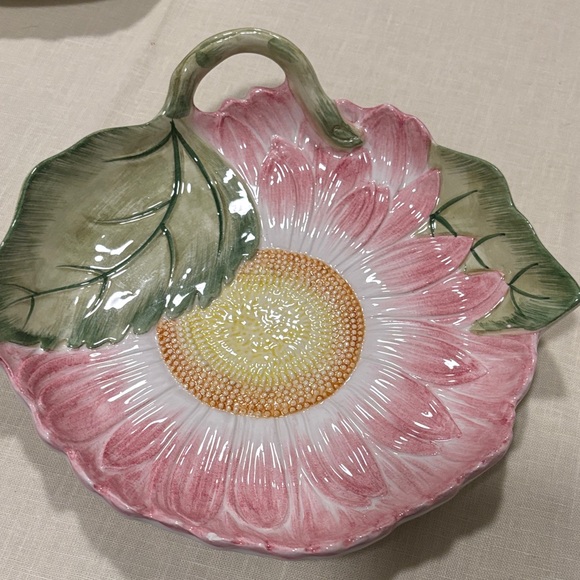 Tiffany & Co. Sunflower Plates in Pink, Orange, Yellow, and Green - Picture 4 of 7